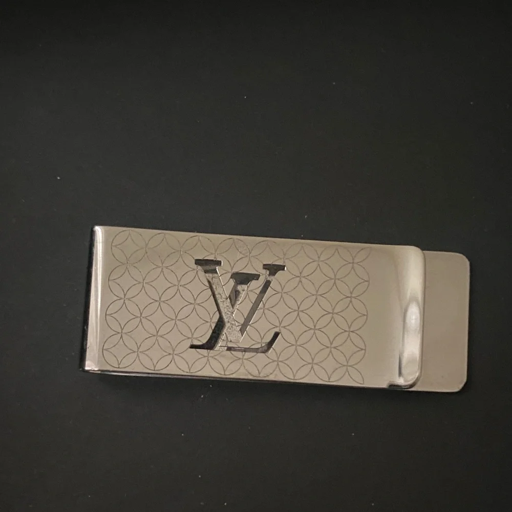 Louis Vuitton Elegant Silver Money Clip - Picture 3 of 12